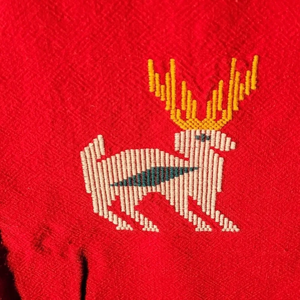 Christmas Tablecloth Red Embroidered‎ Needlepoint Vintage Rectangular